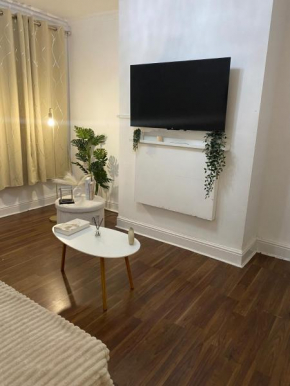 Modern 2-Bed Near Etihad-Games Room-Free Parking